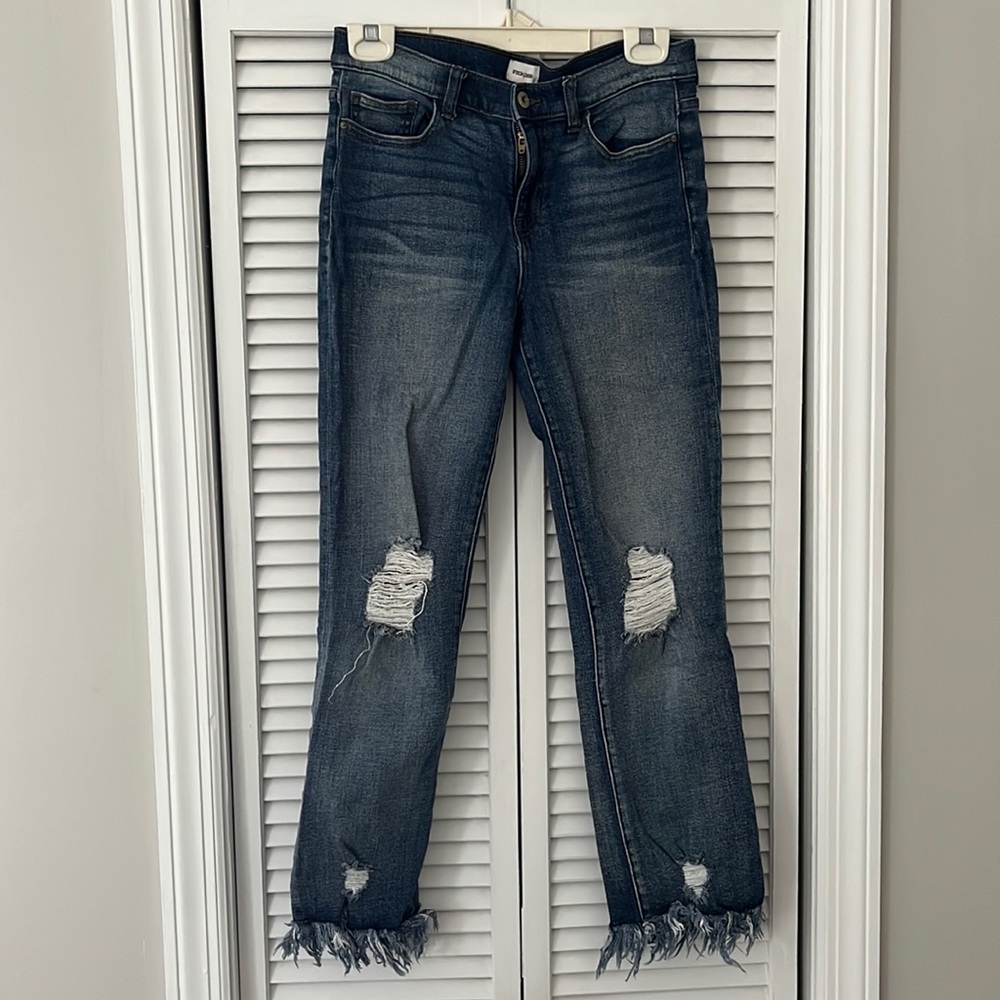 Mid rise stretch jean with frayed cuff